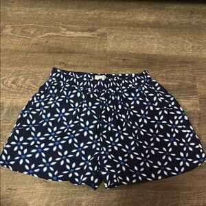 Navy Blue Floral girls youth medium 7/8  Shorts